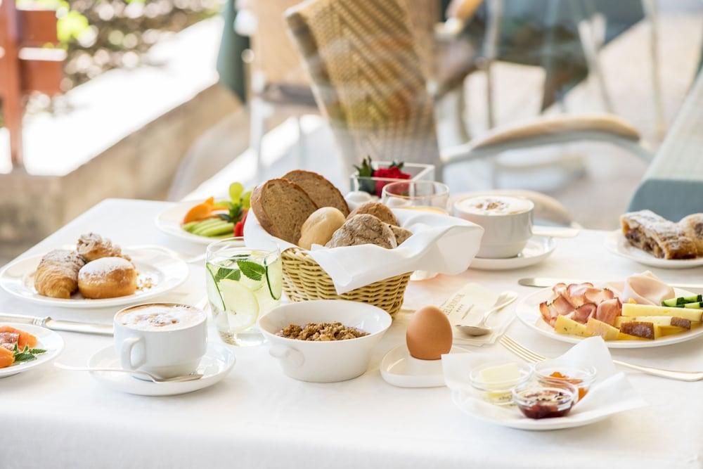 Dominik Alpine City Wellness Hotel - Adults Only Брессаноне Экстерьер фото