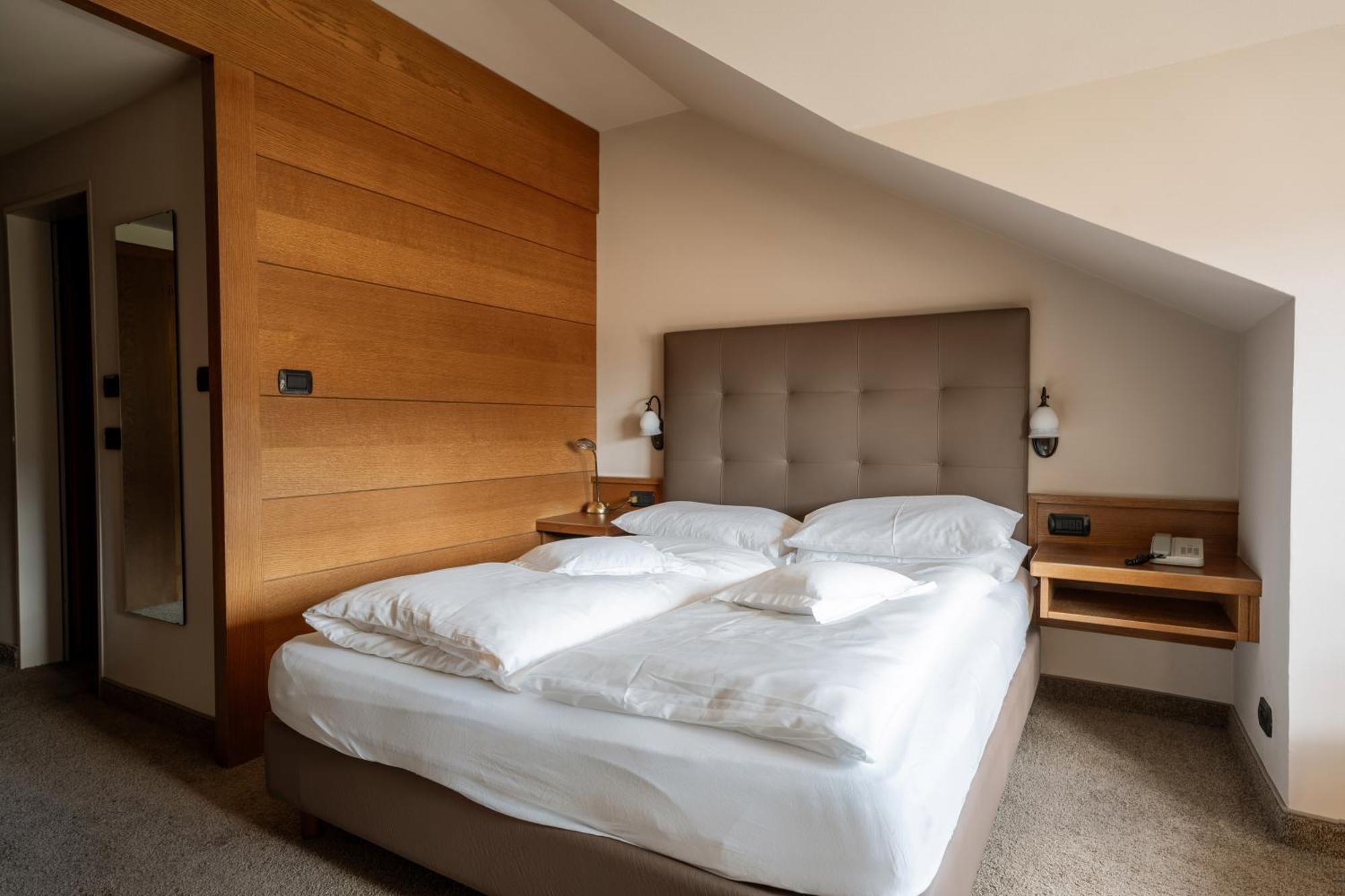 Dominik Alpine City Wellness Hotel - Adults Only Брессаноне Экстерьер фото