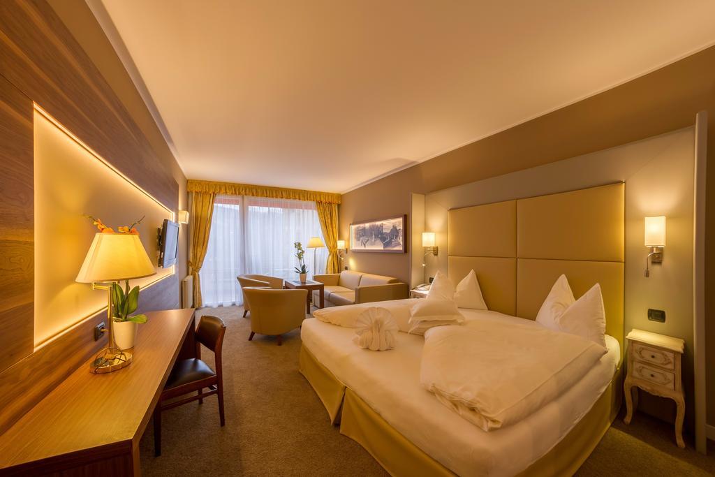 Dominik Alpine City Wellness Hotel - Adults Only Брессаноне Экстерьер фото